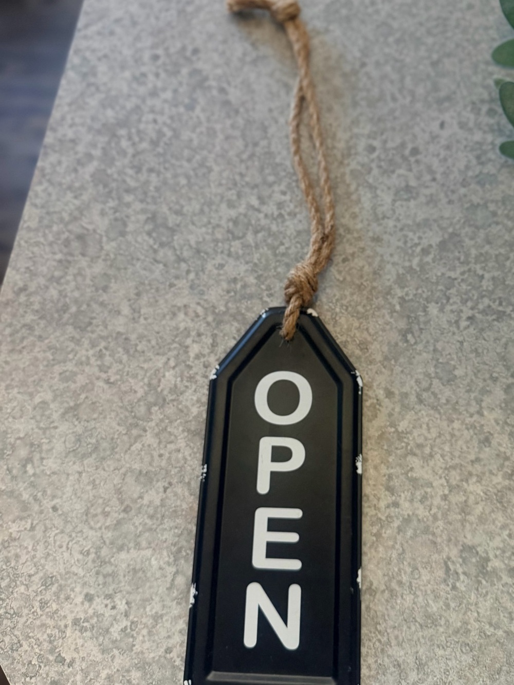 Black Metal 'OPEN/CLOSE Hanging Sign with Rope